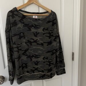 Sundry Women's Camouflage Sweatshirt - Black and Green